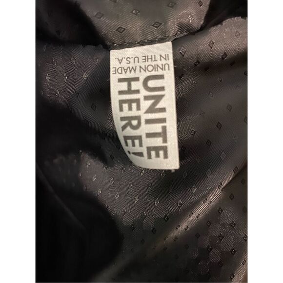 42 Reg 100% wool blazer in subtle check pattern. EUC. Measurements included. - Picture 7 of 7